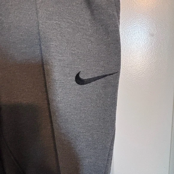 Nike Dri-Fit Men's Charcoal Joggers/sweatpants - Picture 2 of 4
